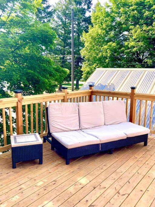 Victorian Guest Getaway-20Mins To Glacier National Park-10Mins To Airport! コロンビア・フォールズ エクステリア 写真