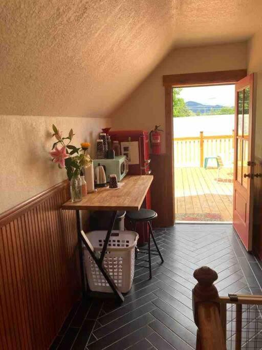 Victorian Guest Getaway-20Mins To Glacier National Park-10Mins To Airport! コロンビア・フォールズ エクステリア 写真